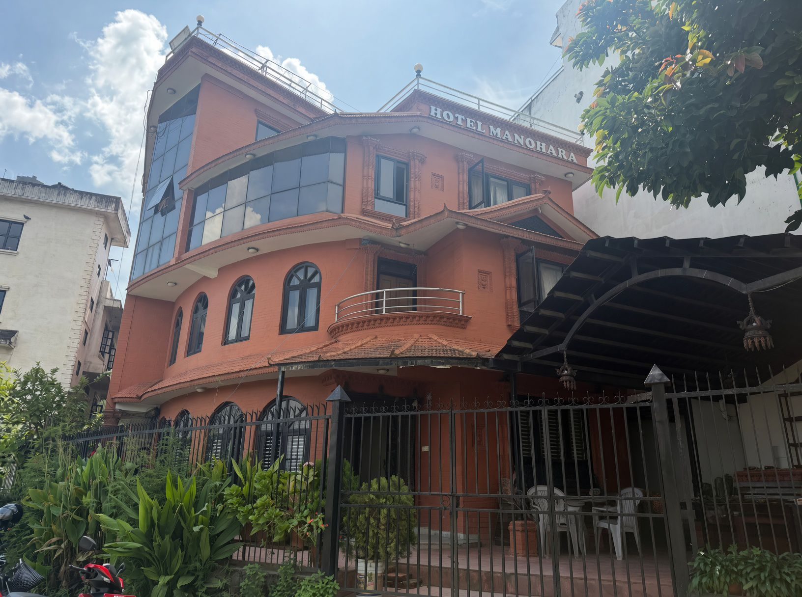 Hotel Manohara